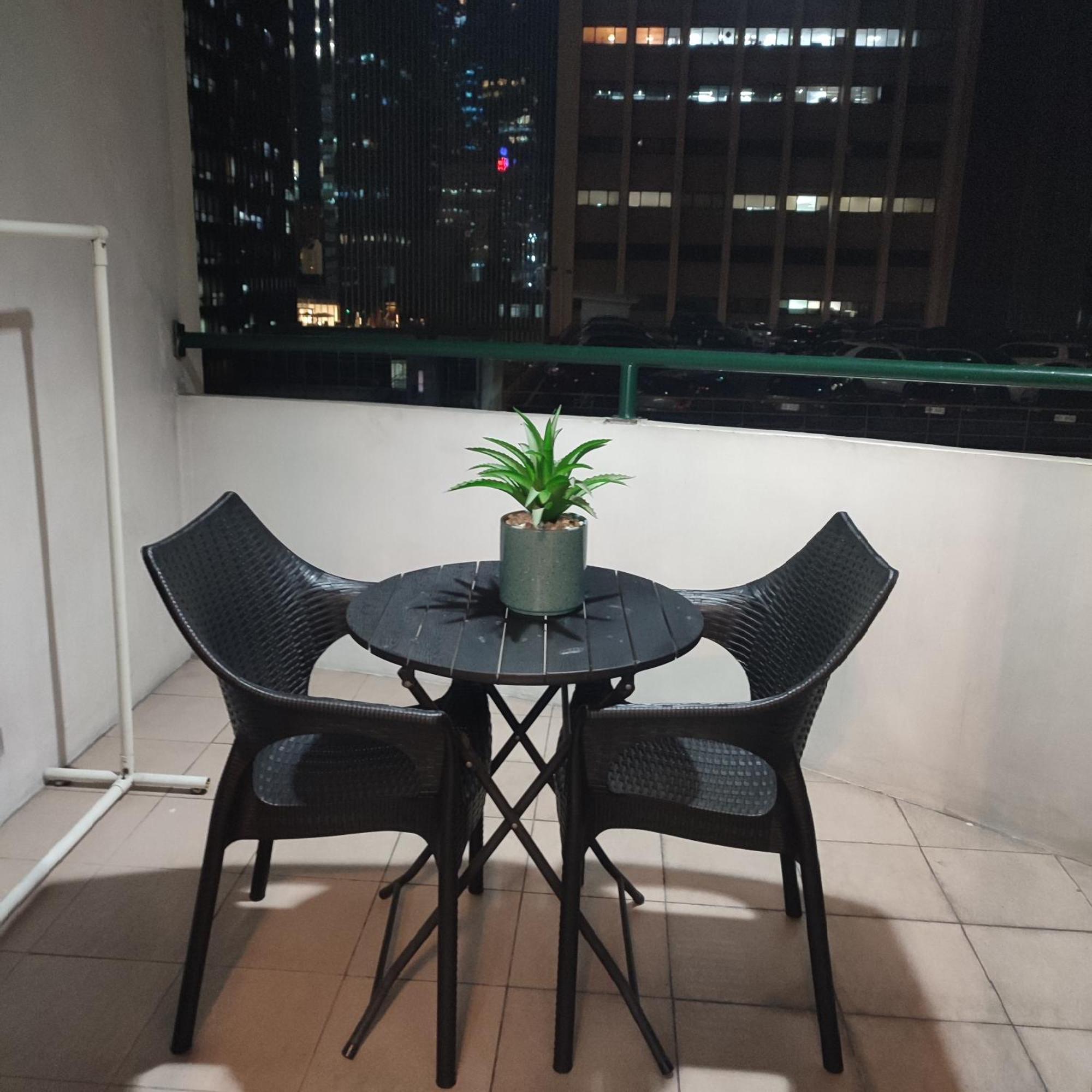 Luxury Spacious 2Br In Salcedo Village Manila Exterior foto